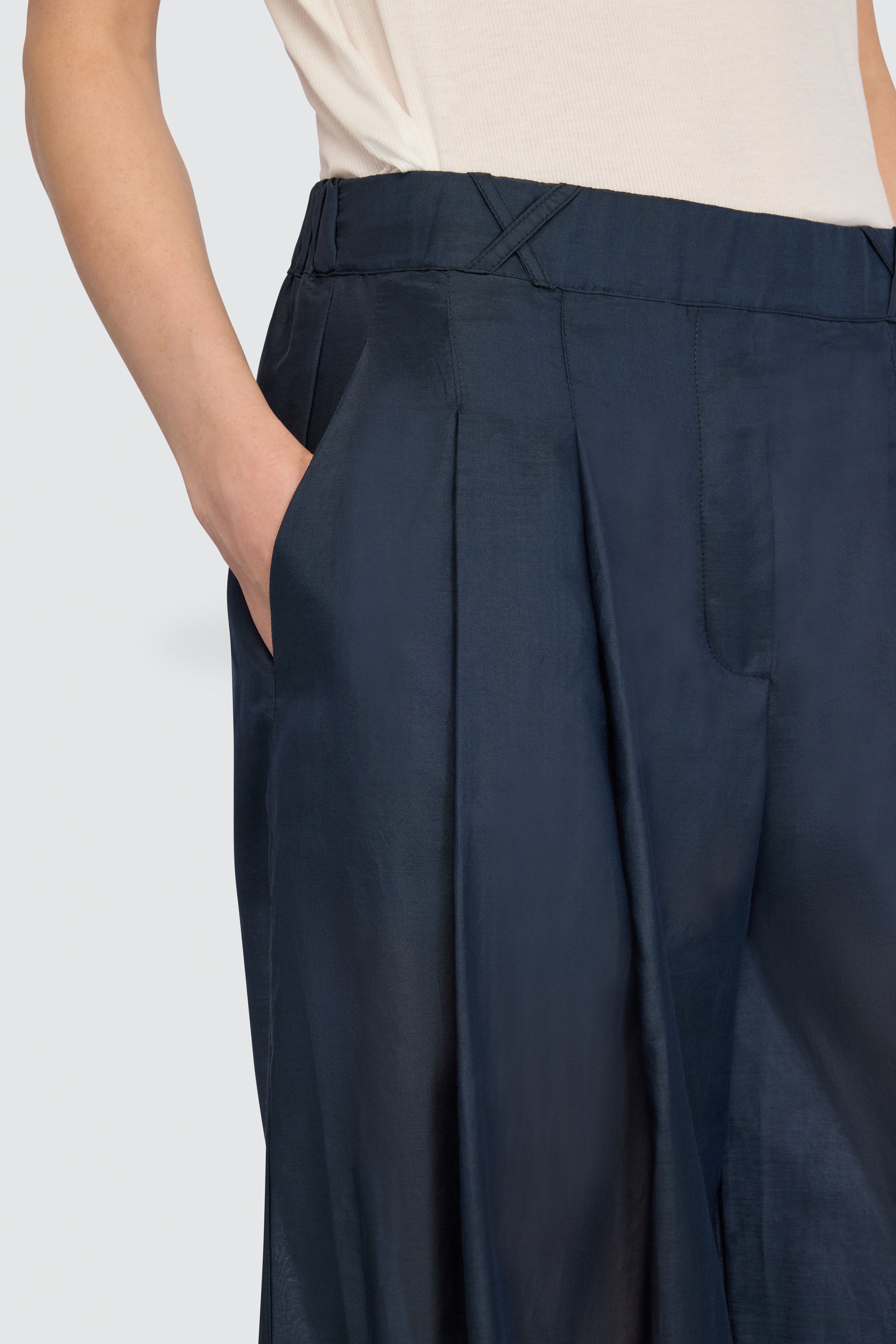 PANTALONI-PALAZZO-GAMBA-AMPIA